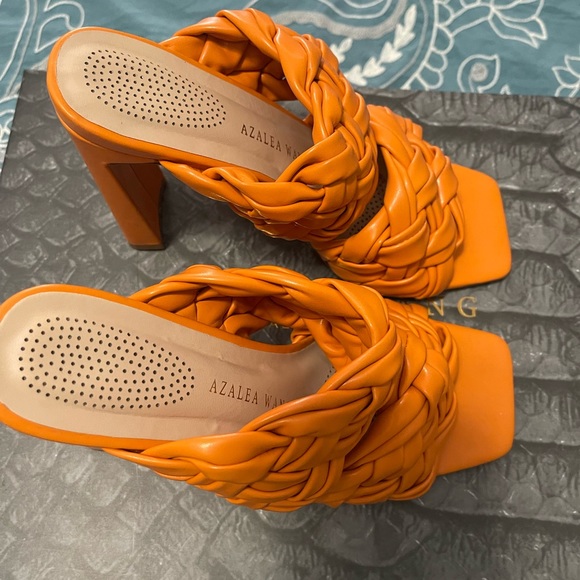 Akira orange heels size 7 - Picture 2 of 4